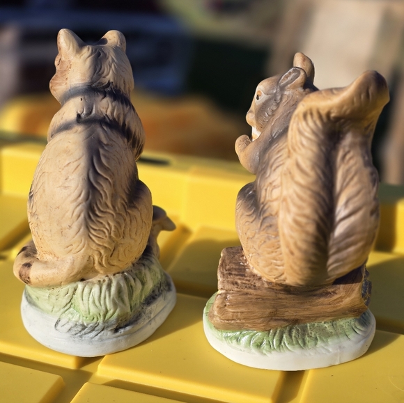 Set Of 2 Vintage Racoon And Squirlle Cermanic Figures 5" Tall - Picture 5 of 5